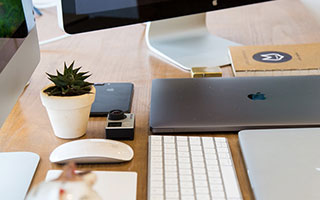 开云体育官网-曼联后防线三人缺阵调整成关键，曼联后卫线